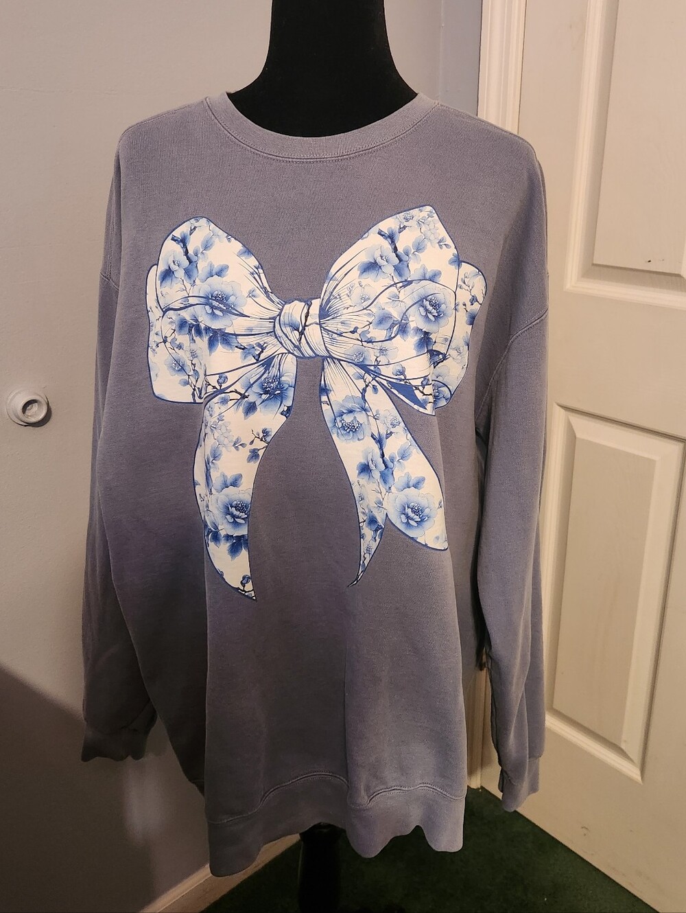 Comfort Colors Blue Toile Bow Sweatshirt Size 2XL